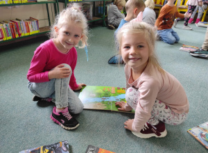 Wycieczki Średniaków i Starszaków do biblioteki w Andrzejowie