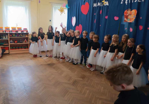 Dzieci stoją