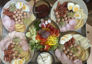 Produkty na talerzach